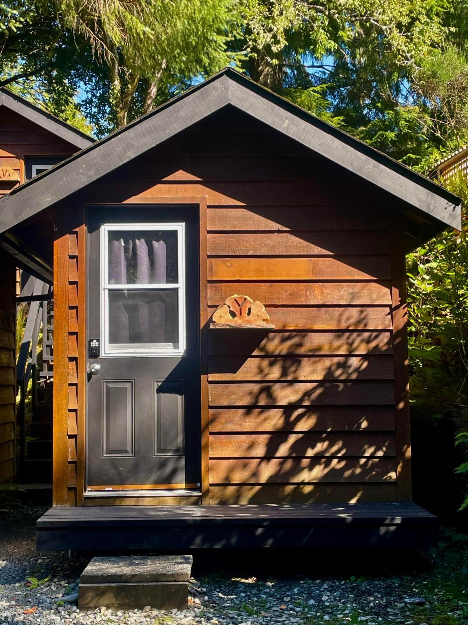 Hotel The Hiker Huts à Port Renfrew Extérieur photo